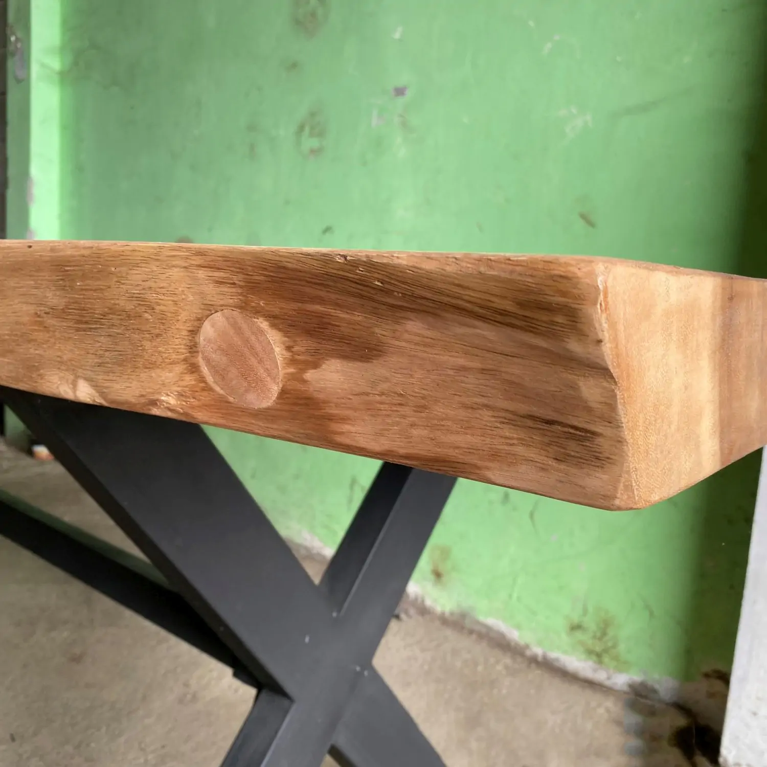  Product image 9 of the product “Natural wood table suar with metal legs X-style, 314cm length, 107cm width, 83.5 cm height. Table top 7cm thickness ”